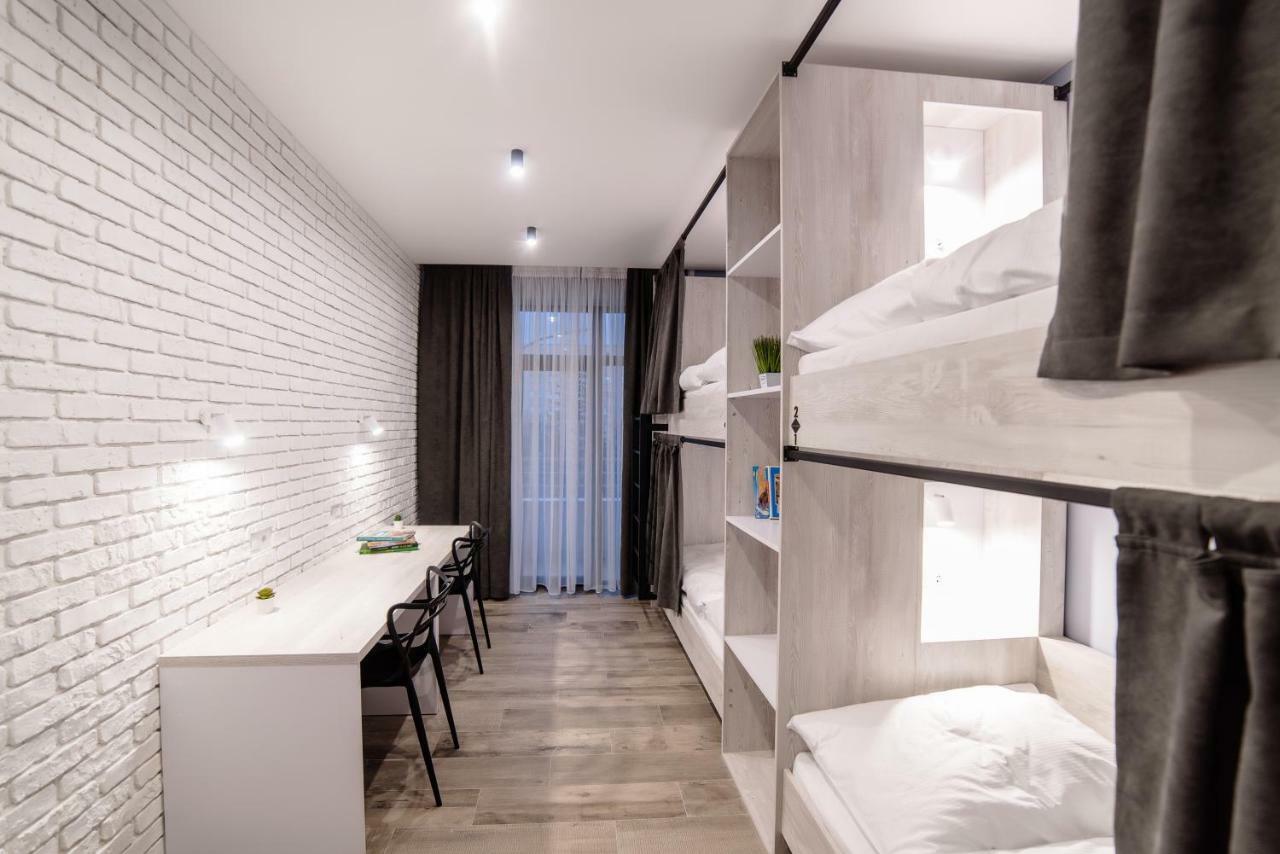 Is'Land Hostel Oujhorod Extérieur photo